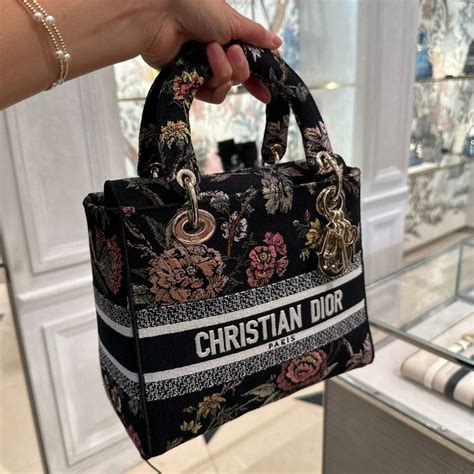 cheapest thing to buy at dior|cheapest dior bag price.